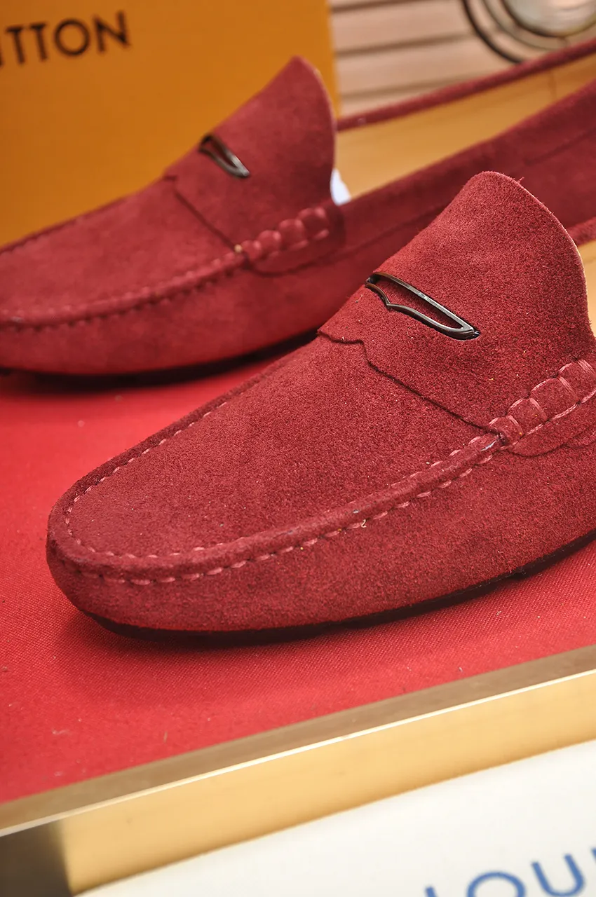 Men's men's shoes 💰420💶 [LV Doudou shoes] (water-dyed cowhide lining) new model is on the market, available on the official website. The new Doudou shoes are processed into single-color materials, and the uppers are made of imported horsehide leather. The body of the shoe is fully hemmed with mark thread, and is lined with imported original cowhide leather. The elegant shoe shape is super suitable for all-matching, and the size is 38-44.